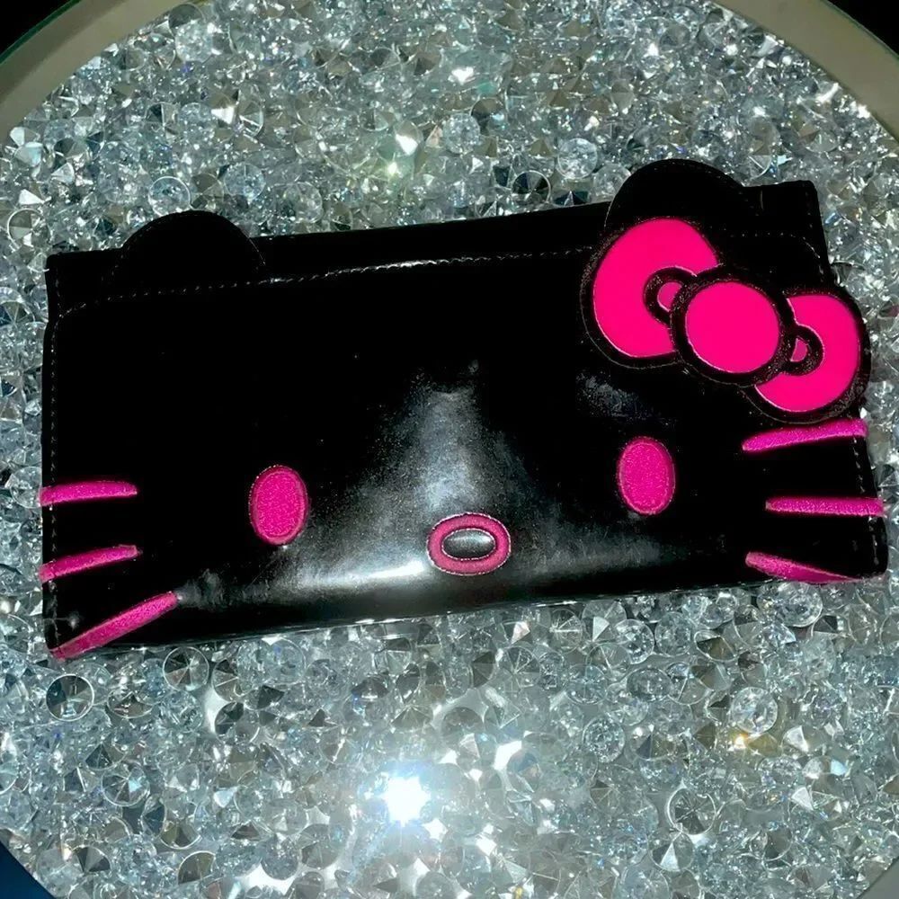 Hello Kitty face Sanrio Black and Pink patent Wallet sleek trifold kawaii